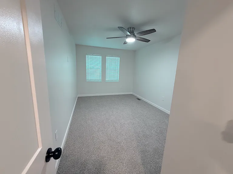2027 Agnes Ave — Photo 17