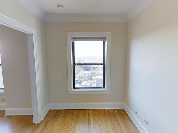 3rd image of 400 W Fullerton Pkwy #2BR