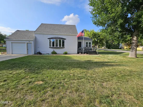 101 Robinson St, Grenora, ND 58845