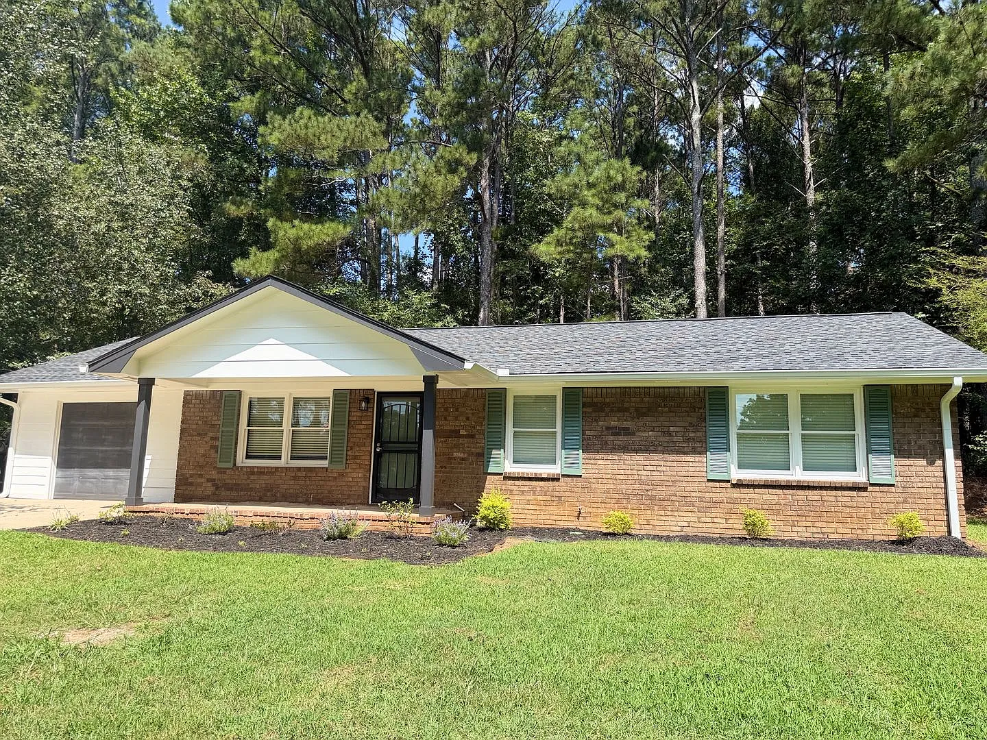 Beautful renovated 3 bedroom, 1 bath ranch home in Hiram. — Photo 3