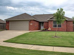 4010 W Spring House Dr, Fayetteville, AR 72704