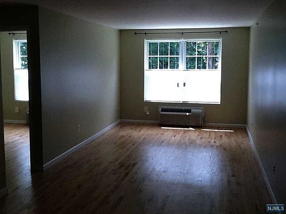 5th image of 25 Crest St APT 210
