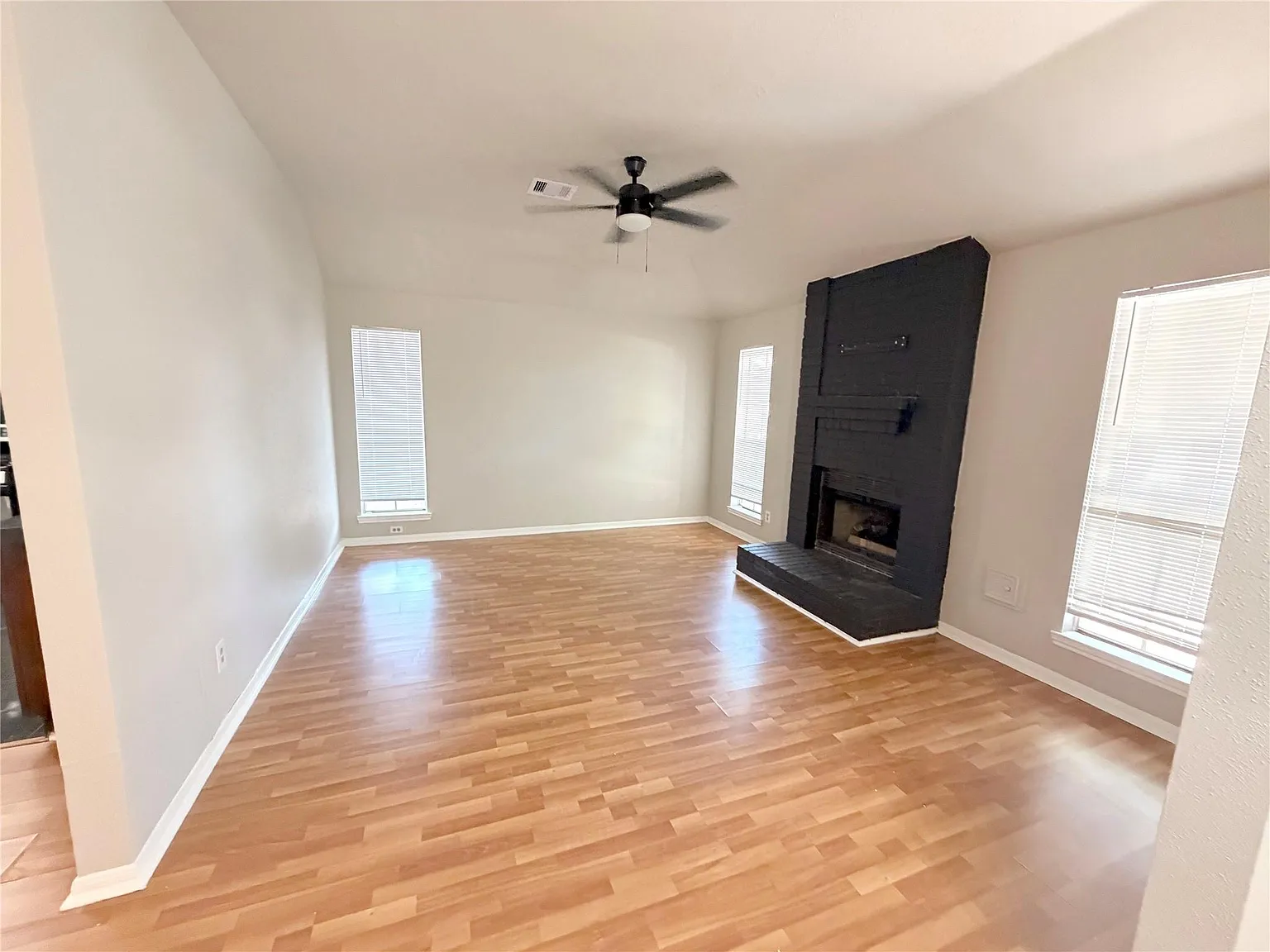 3 bed, 2.0 bath, 1314 sqft, $1,650 — Photo 3