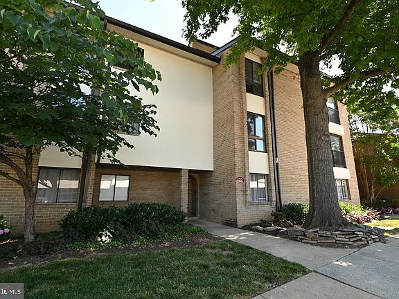 3rd image of 122 Monroe St APT 102
