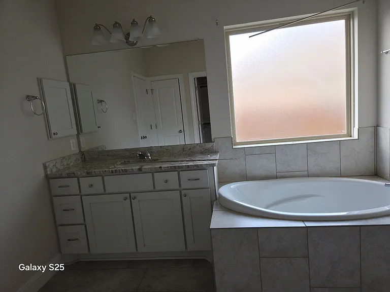 2 vanities on opposite side of bathroom