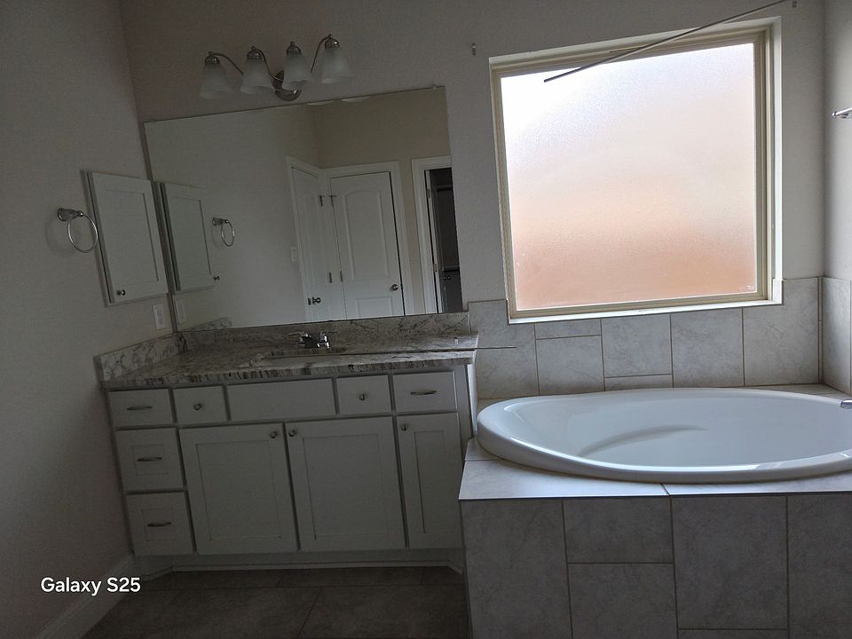 2 vanities on opposite side of bathroom