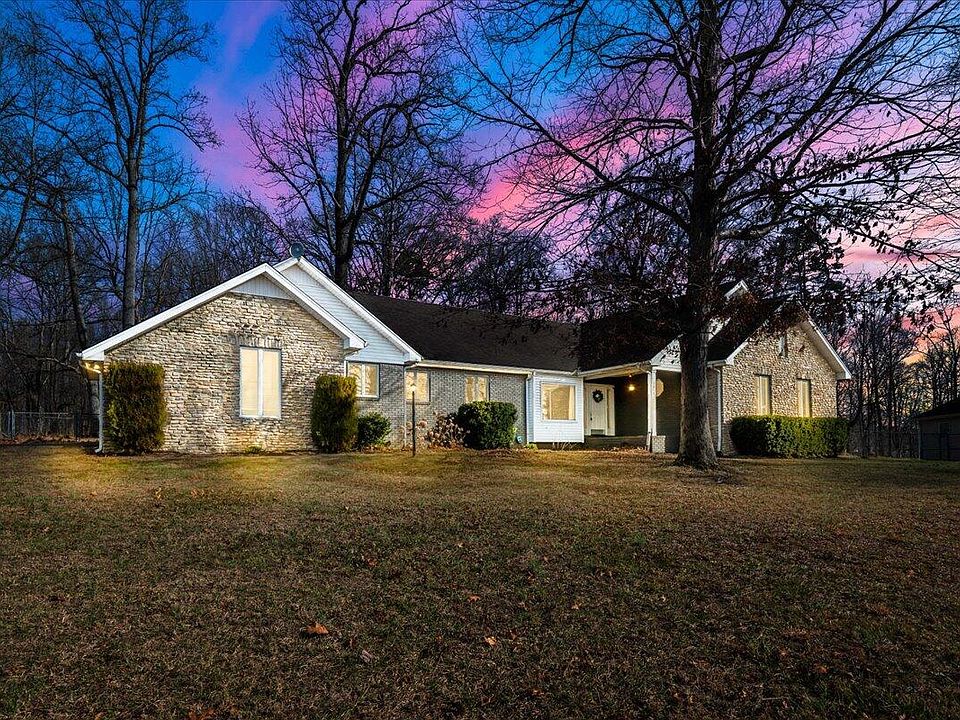 1st image of 3010 Woodland Ln