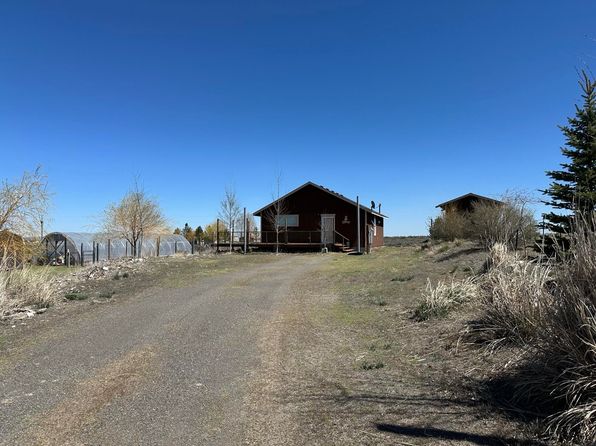 86196 Thorn St, Christmas Valley, OR 97641