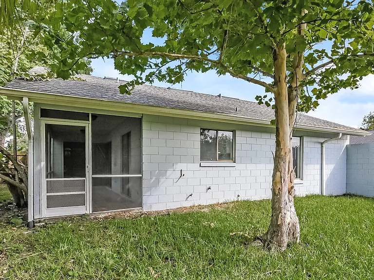 11389 Darlington Dr — Photo 16