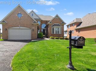 7381 Pine Vista Dr, Brighton, MI 48116