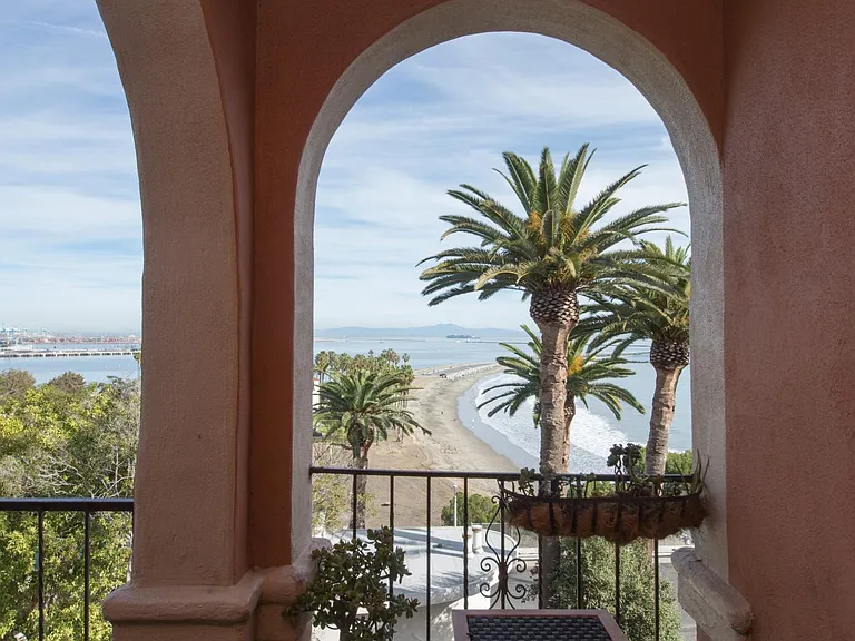 3rd Flr Community Balcony