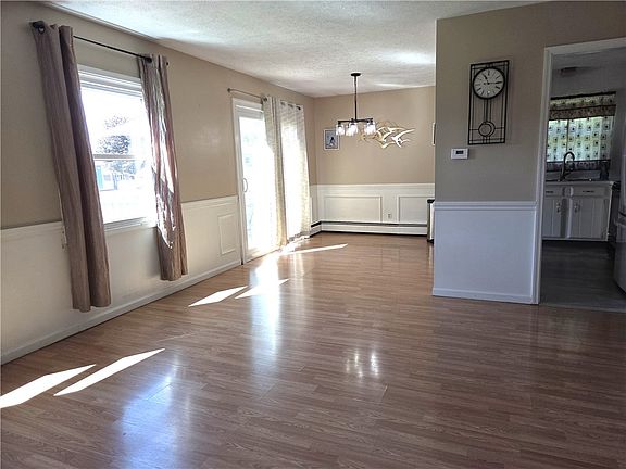3rd image of 486 Pine Circle Ext
