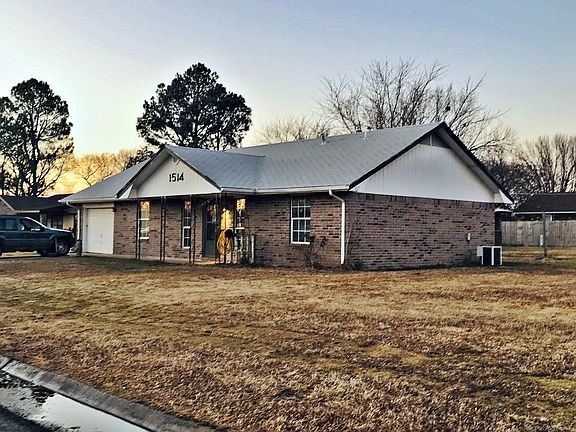 2nd image of 1514 Trenton Cir