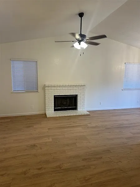 3 bed, 2.0 bath, 1063 sqft, $2,295 — Photo 2