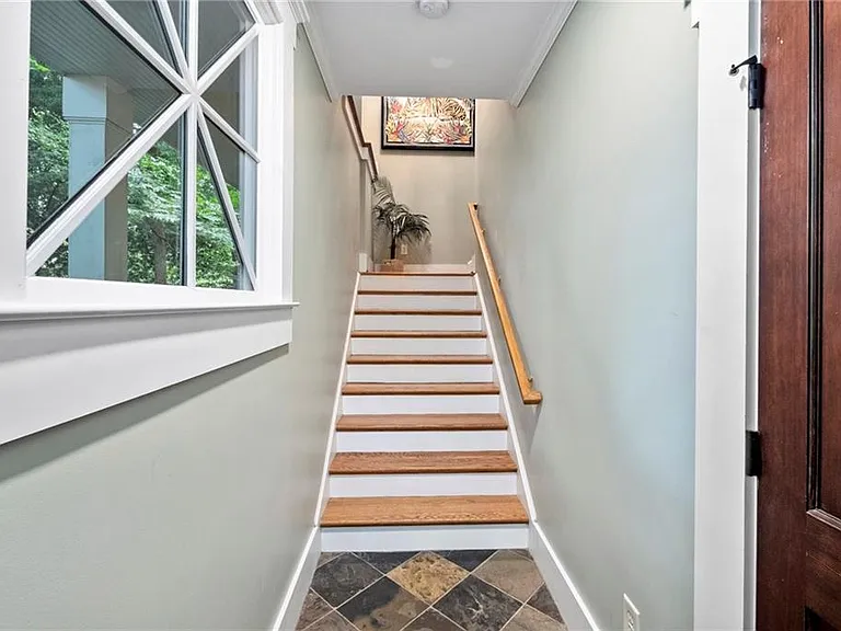 1065 Washita Ave NE #B — Photo 2