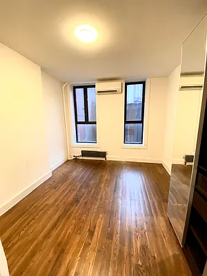 Rented by Safdie Realty Group | media 30