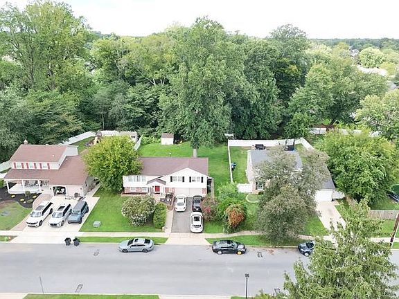 3rd image of 310 Hollyoke Rd