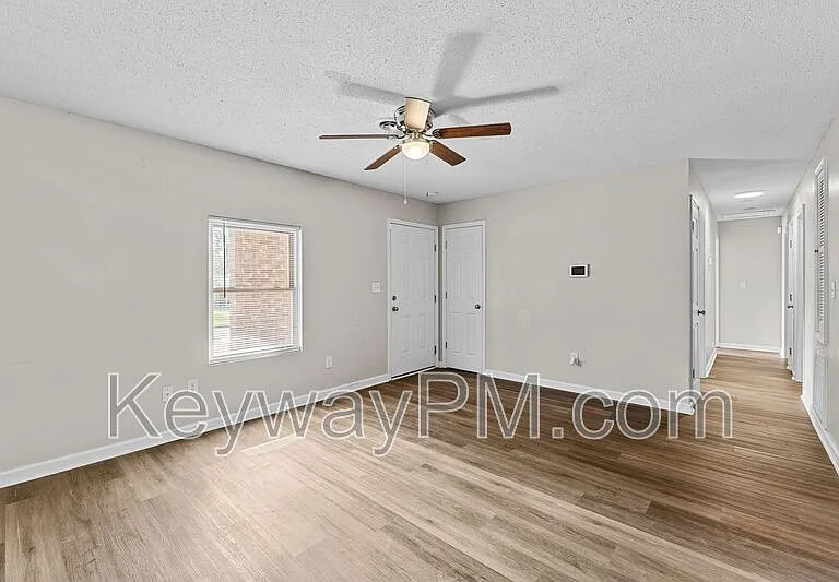 2631 Drayton Dr — Photo 5
