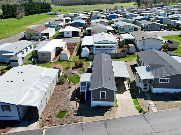 8401 Old Stage Rd, Central Point, OR 97502