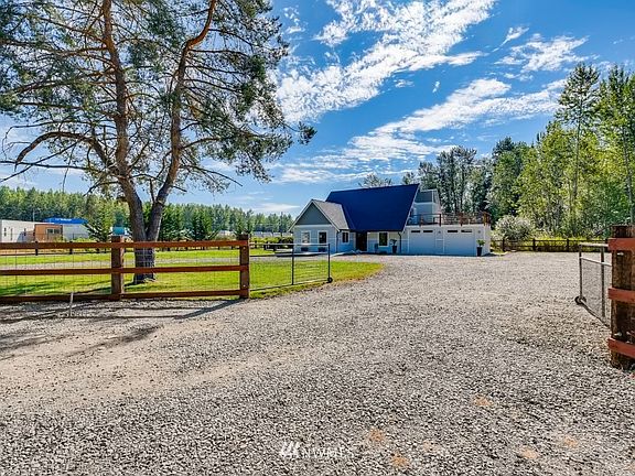 Fully fenced and gated circular driveway and tons of extra parking