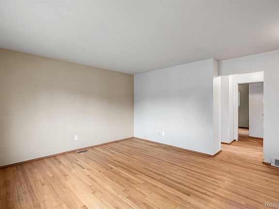 2nd image of 3001 Williamsburg Dr