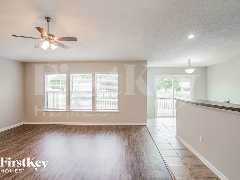 12241 Pebble Point Dr W — Photo 4