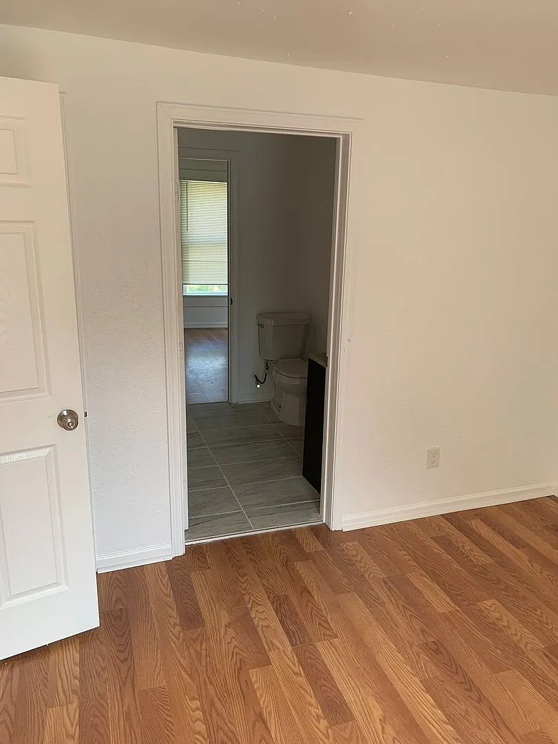 2585 Orange Ave — Photo 4