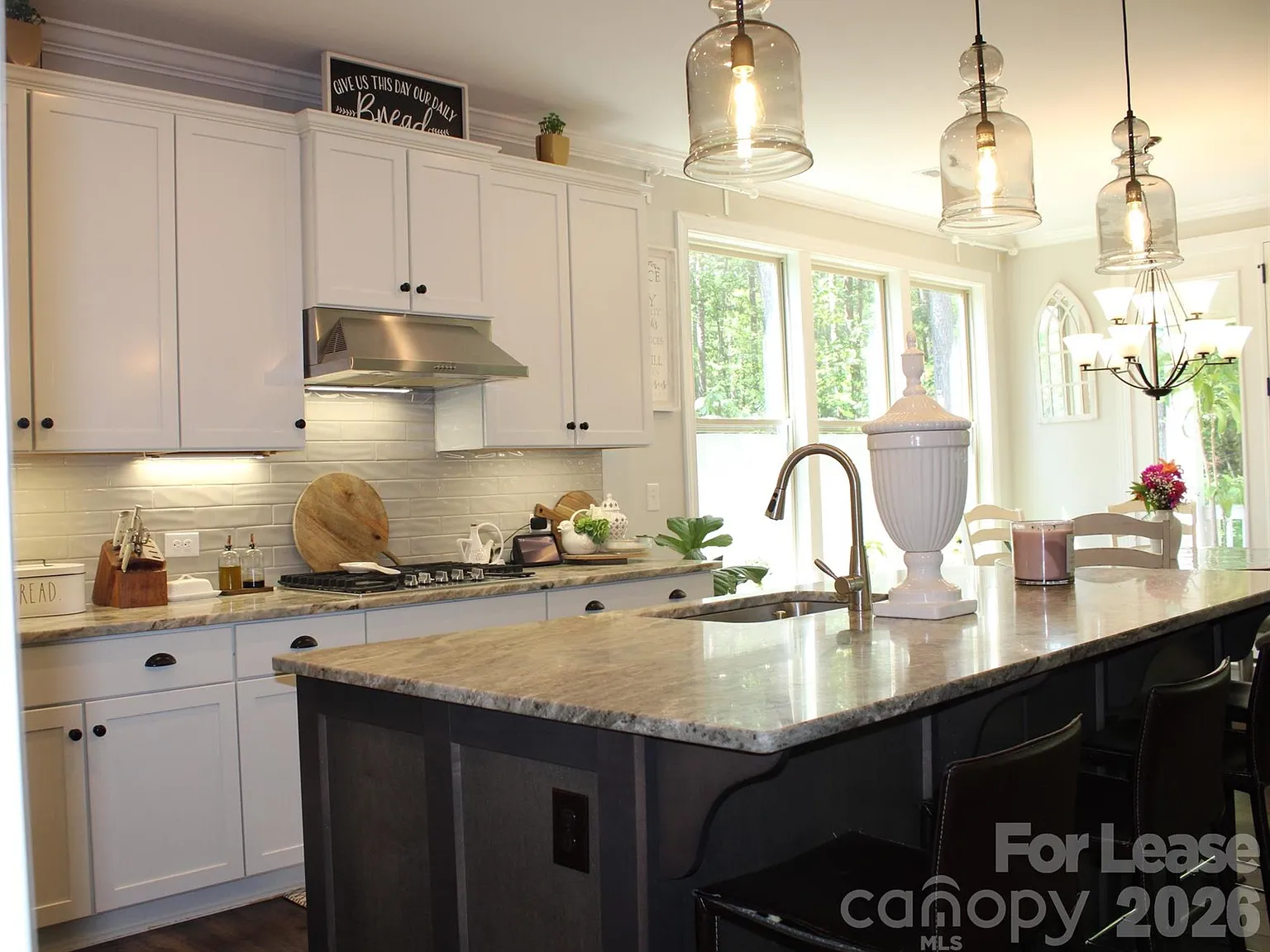 4 bed, 3.5 bath, 3556 sqft, $4,300 — Photo 3
