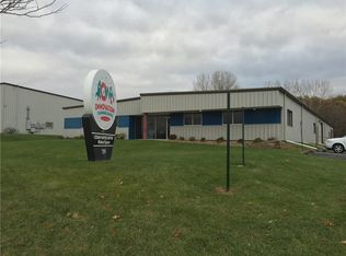 705 N Center Point Rd, Hiawatha, IA 52233