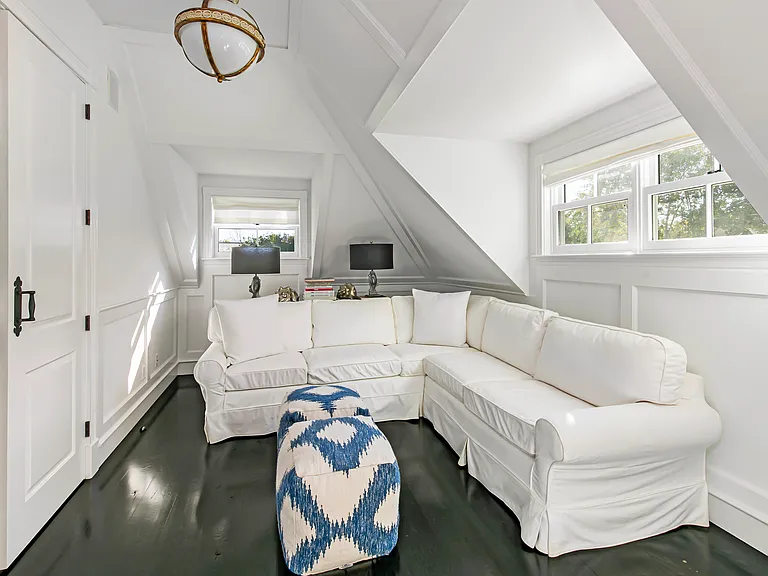 124 Meeting House Ln — Photo 21