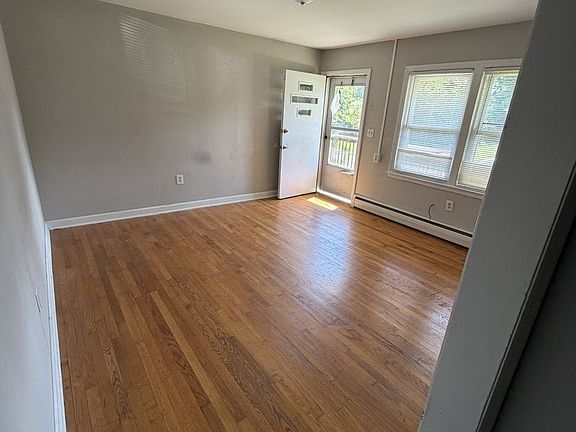 2nd image of 1016 Montgomery St #B
