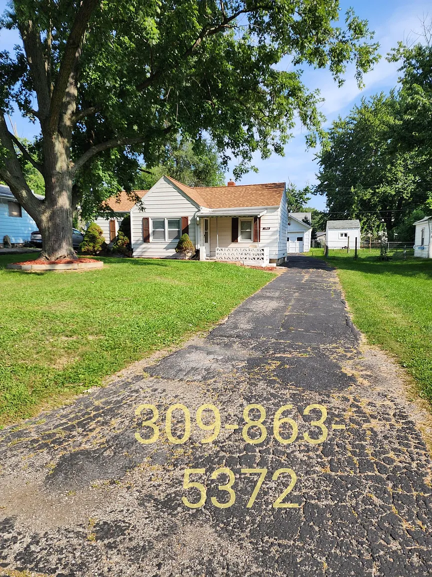 1911 W Albany Ave photo 1