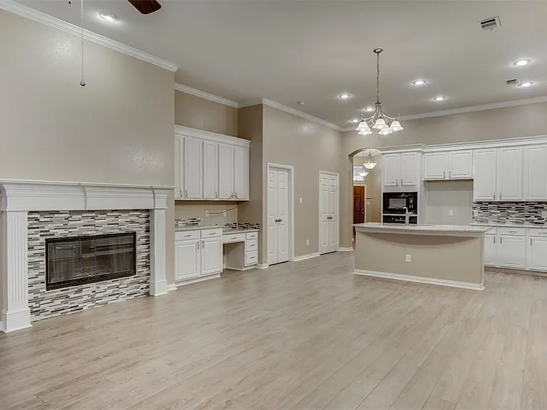 4513 Rock Creek Ln — Photo 6