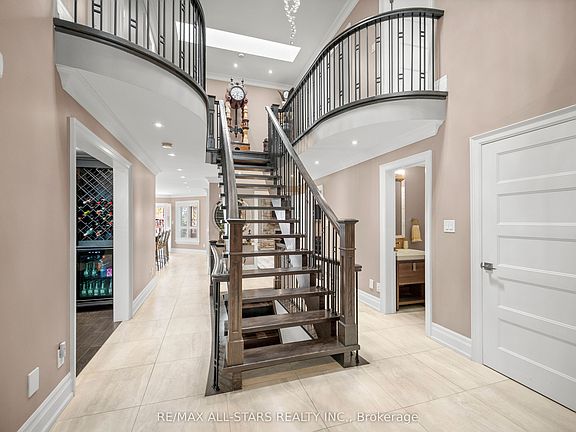 5th image of 139 Rhodes Cir