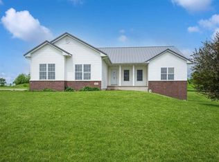 5616 Henderson Ct, Coggon, IA 52218
