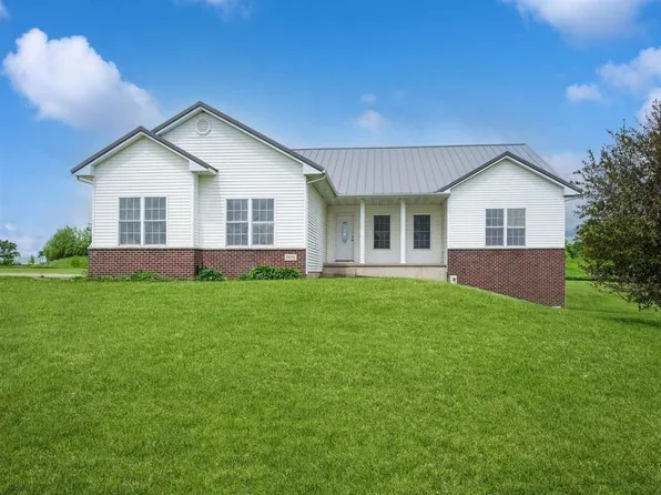 5616 Henderson Ct, Coggon, IA 52218