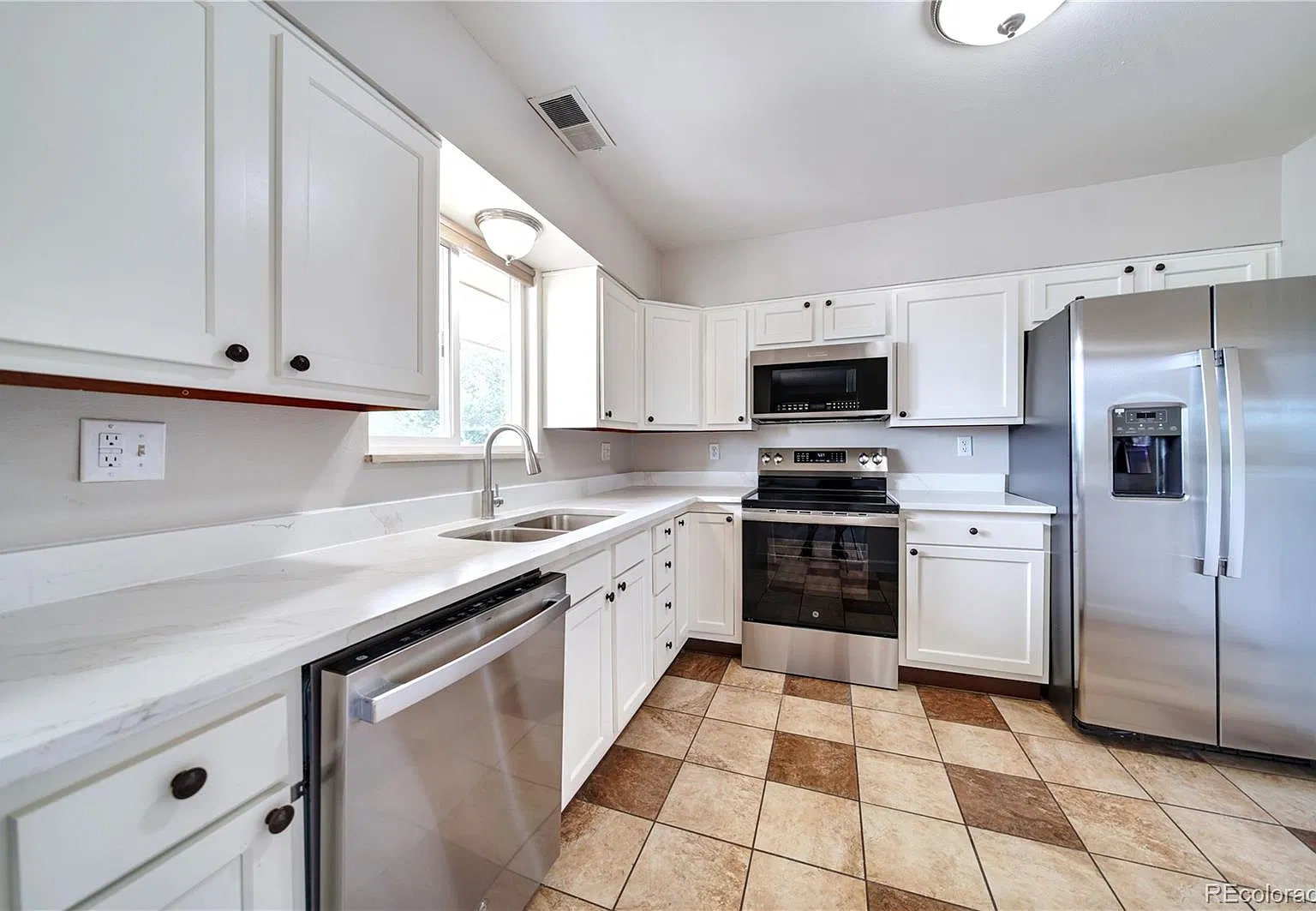 2 bed, 1.0 bath, 796 sqft, $1,495 — Photo 4