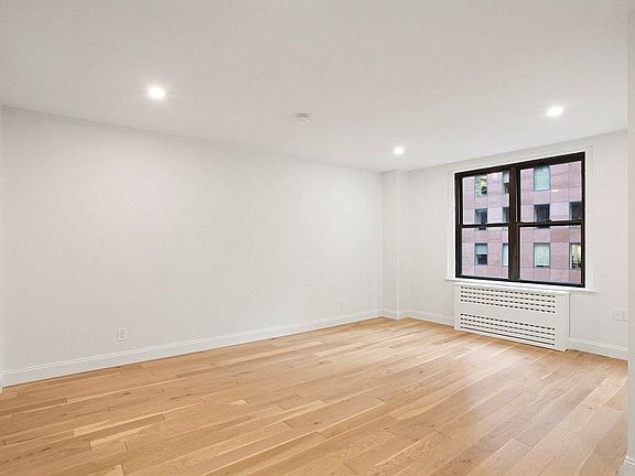 3rd image of 160 E 48th St APT 2C