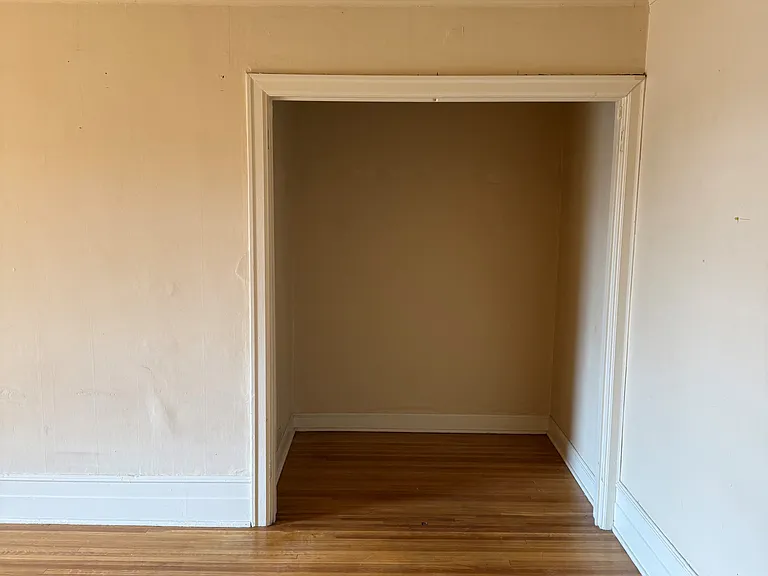 428 S Hemlock St #D — Photo 7
