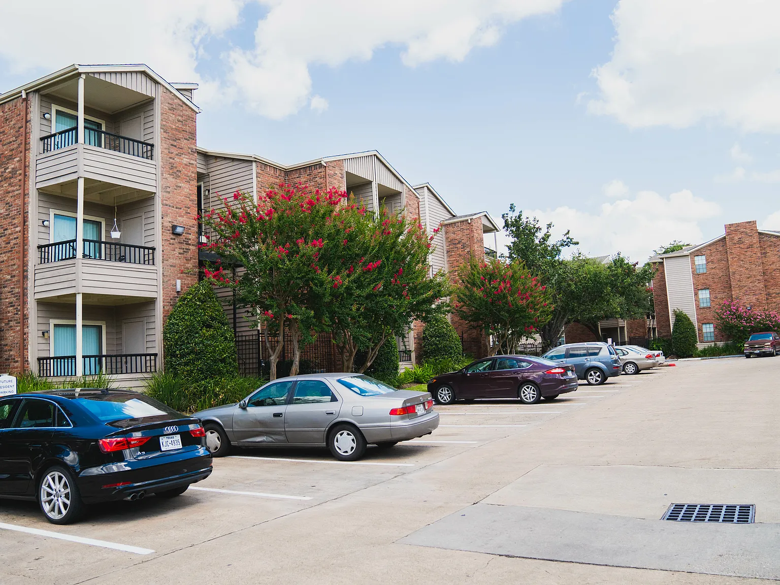 Westchase Creek Apartment Homes — Photo 2