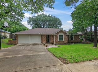 2920 Tangle Oaks Ct, Bedford, TX 76021