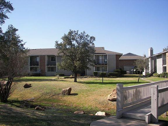 4th image of 1901 Holleman Dr #203