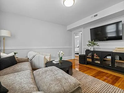 7 bed, $8,500 — Photo 3