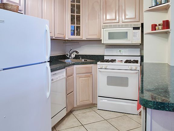 5th image of 130 W 67th St APT 6M