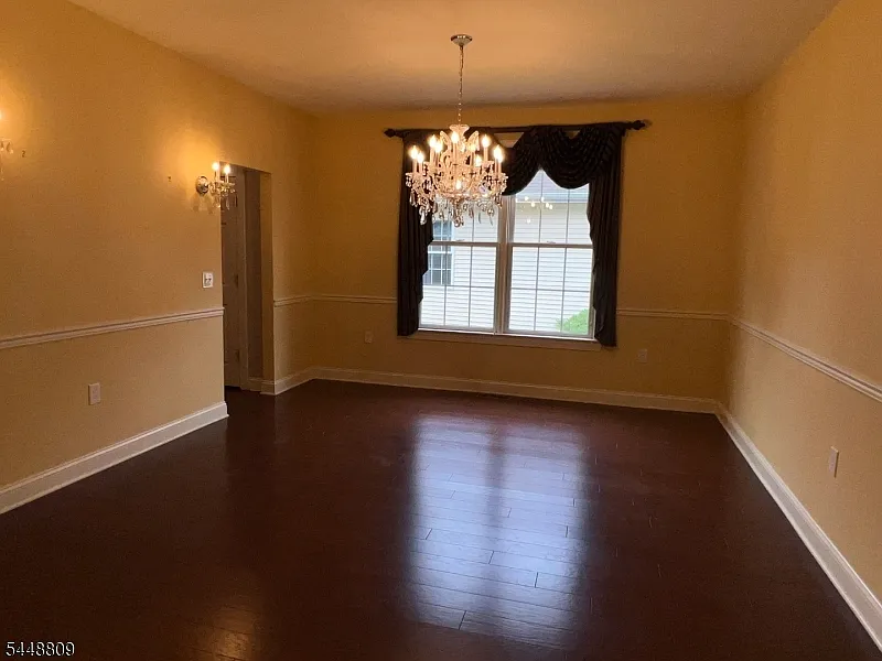 3 bed, 3.5 bath, 2975 sqft, $4,200 — Photo 3