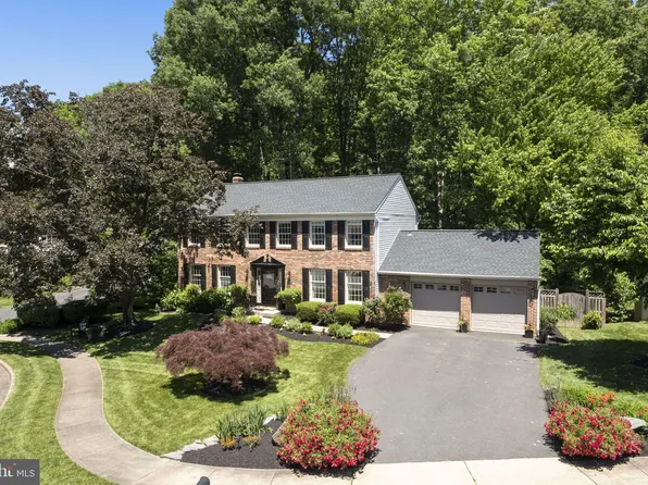 8210 Rushing Creek Dr, Springfield, VA 22153