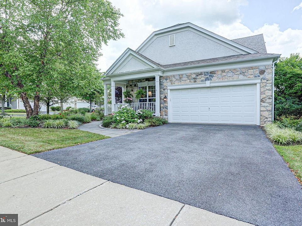 1st image of 117 Petunia Dr