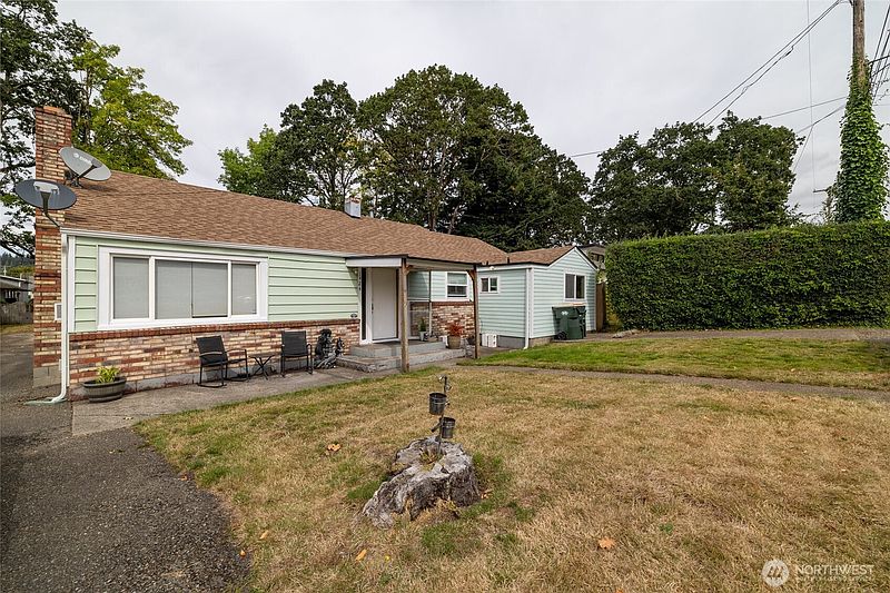 2nd image of 1424 Kelly Avenue SW