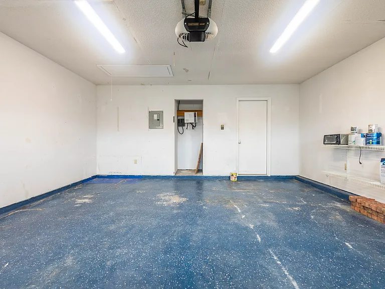 2060 Cambridge Cir — Photo 31