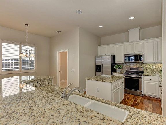 3rd image of 4790 Monte Mar Dr